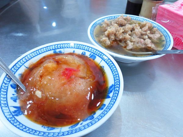 【三重美食】溪尾肉圓-滿到爆出來的肉羹與古早味肉圓