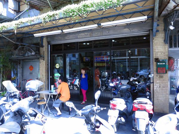 【三重美食】溪尾肉圓-滿到爆出來的肉羹與古早味肉圓