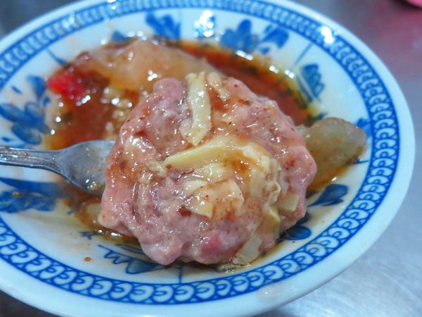 【三重美食】溪尾肉圓-滿到爆出來的肉羹與古早味肉圓