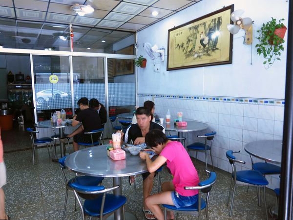 【三重美食】溪尾肉圓-滿到爆出來的肉羹與古早味肉圓