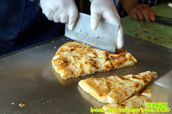 河南蔥大餅：【台南-東區】銅板10元x蔥大餅...大推蔥大餅..《河南蔥大餅》