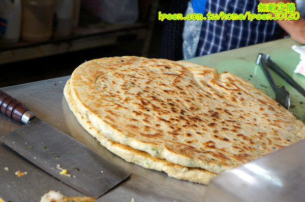 河南蔥大餅：【台南-東區】銅板10元x蔥大餅...大推蔥大餅..《河南蔥大餅》