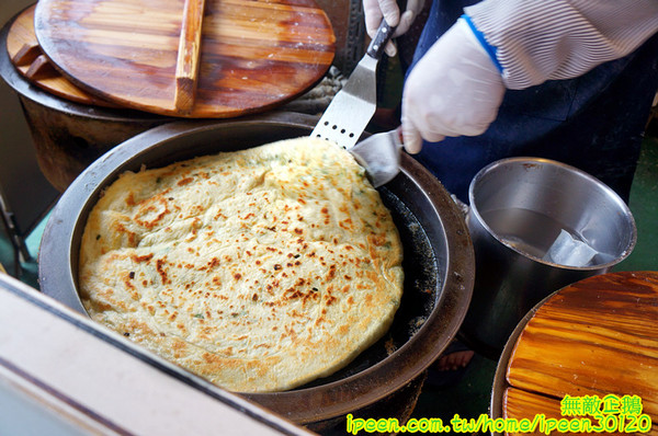 河南蔥大餅：【台南-東區】銅板10元x蔥大餅...大推蔥大餅..《河南蔥大餅》