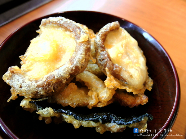 くら寿司 藏壽司(台中廣三SOGO店):〖台中│美食〗くら寿司 藏壽司 ❤ 沒有單賣生魚片的迴轉壽司,點餐方式很特別,盤數五的倍數還可以玩抽獎唷!!