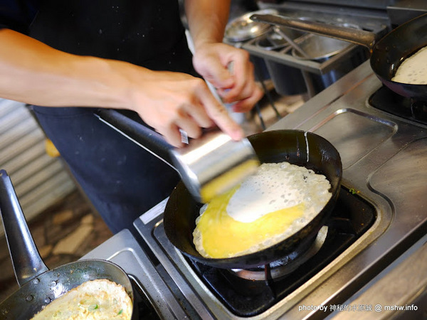 黃記古早味蛋餅.黑豆漿:【食記】彰化黃記古早味蛋餅.黑豆漿@員林臺鐵TRA員林車站 : 平價美味好腸粉, 吃了還想再吃的現做蛋餅囧