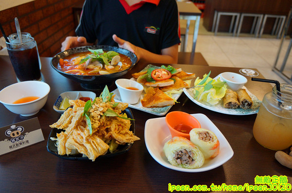 豬鼻子越式創意美食(無):【台南-北區】越南x創意料理...大推法國麵包.越南炸豆腐.湯河粉-海鮮酸辣.越式咖啡.酸子水..香水檸檬/