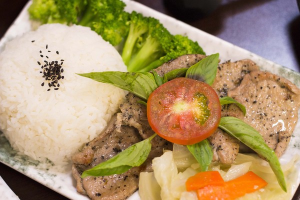 豬鼻子越式創意美食(無)：[台南]平價創意越南小吃 豬鼻子越式創意美食