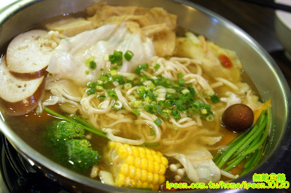 小綿羊藥膳的鍋(健康店)：【台南-中西區】進擊的綿羊!~超好喝藥膳湯!...太陽牌冰淇淋/花枝蝦仁漿/嚴選海鮮/手工拉麵《小綿羊藥膳的鍋》