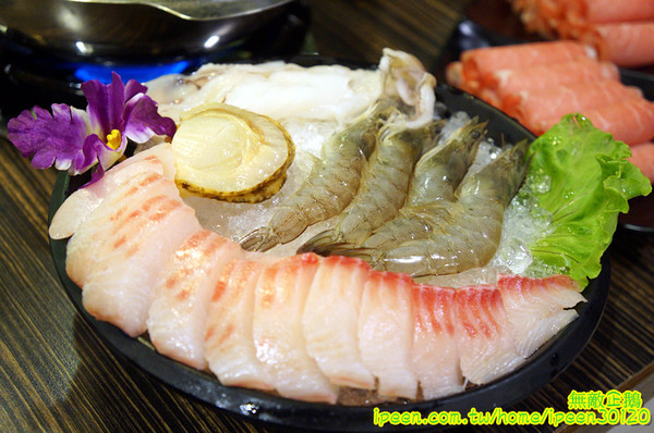 小綿羊藥膳的鍋(健康店)：【台南-中西區】進擊的綿羊!~超好喝藥膳湯!...太陽牌冰淇淋/花枝蝦仁漿/嚴選海鮮/手工拉麵《小綿羊藥膳的鍋》