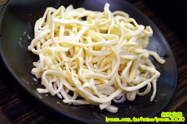 小綿羊藥膳的鍋(健康店)：【台南-中西區】進擊的綿羊!~超好喝藥膳湯!...太陽牌冰淇淋/花枝蝦仁漿/嚴選海鮮/手工拉麵《小綿羊藥膳的鍋》