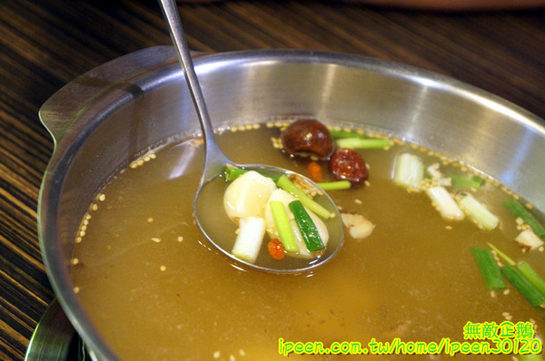 小綿羊藥膳的鍋(健康店)：【台南-中西區】進擊的綿羊!~超好喝藥膳湯!...太陽牌冰淇淋/花枝蝦仁漿/嚴選海鮮/手工拉麵《小綿羊藥膳的鍋》