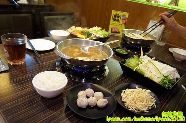 小綿羊藥膳的鍋(健康店)：【台南-中西區】進擊的綿羊!~超好喝藥膳湯!...太陽牌冰淇淋/花枝蝦仁漿/嚴選海鮮/手工拉麵《小綿羊藥膳的鍋》