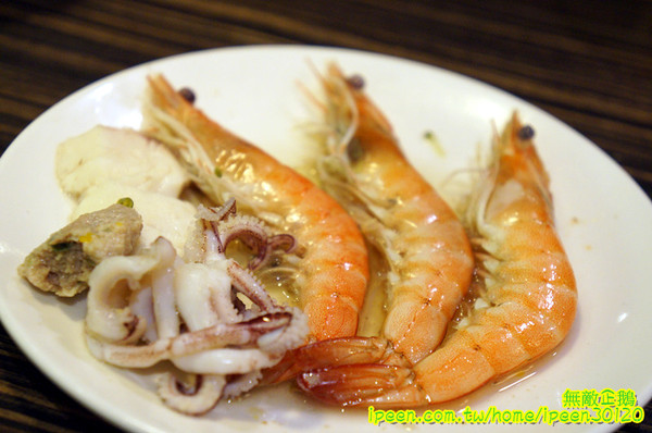 小綿羊藥膳的鍋(健康店)：【台南-中西區】進擊的綿羊!~超好喝藥膳湯!...太陽牌冰淇淋/花枝蝦仁漿/嚴選海鮮/手工拉麵《小綿羊藥膳的鍋》