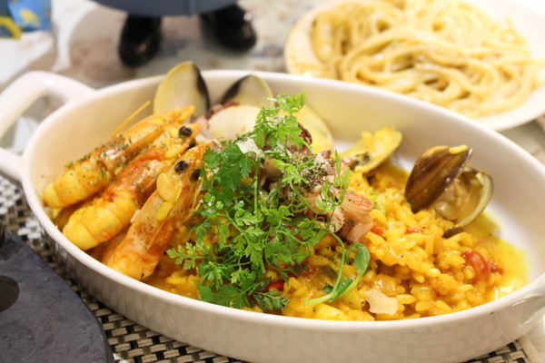 Happy J House 快樂爵士屋：牛排露出粉嫩色澤~Happy J House 快樂爵士屋~