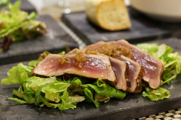 Happy J House 快樂爵士屋：牛排露出粉嫩色澤~Happy J House 快樂爵士屋~