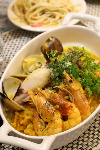 Happy J House 快樂爵士屋：牛排露出粉嫩色澤~Happy J House 快樂爵士屋~