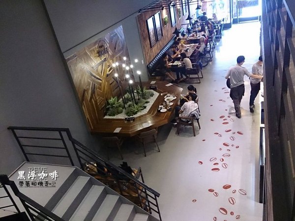 REVE黑浮咖啡(台南永華店):台南 安平區. 早午餐、義式餐點、咖啡 黑浮咖啡RÈVE Café