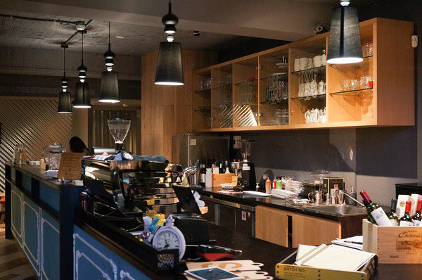 Bistro Smith 咖啡餐酒館：(胖樺食記)台北東區Bistro Smith 咖啡餐酒館。餐點一流環境舒適讓人流連忘返。