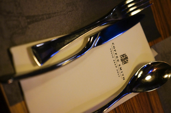 Bistro Smith 咖啡餐酒館：(胖樺食記)台北東區Bistro Smith 咖啡餐酒館。餐點一流環境舒適讓人流連忘返。