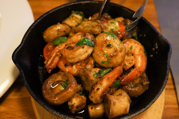 Bistro Smith 咖啡餐酒館：(胖樺食記)台北東區Bistro Smith 咖啡餐酒館。餐點一流環境舒適讓人流連忘返。