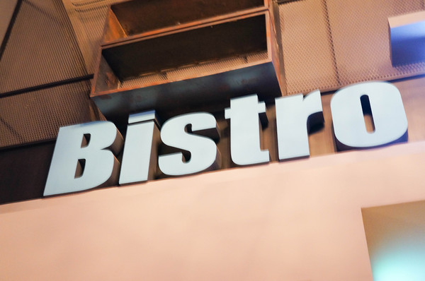 Bistro Smith 咖啡餐酒館：(胖樺食記)台北東區Bistro Smith 咖啡餐酒館。餐點一流環境舒適讓人流連忘返。