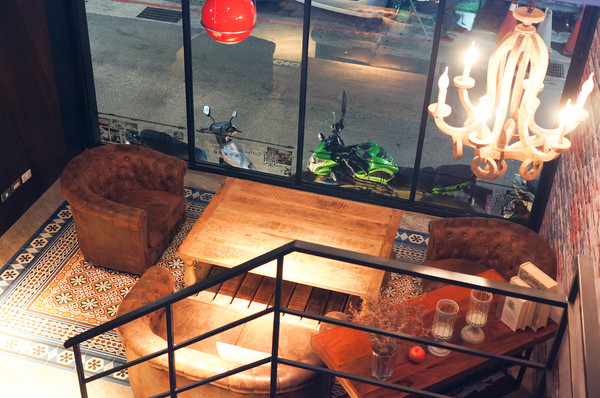 Bistro Smith 咖啡餐酒館：(胖樺食記)台北東區Bistro Smith 咖啡餐酒館。餐點一流環境舒適讓人流連忘返。