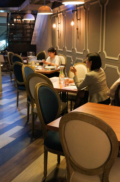 Bistro Smith 咖啡餐酒館：(胖樺食記)台北東區Bistro Smith 咖啡餐酒館。餐點一流環境舒適讓人流連忘返。