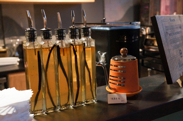 Bistro Smith 咖啡餐酒館：(胖樺食記)台北東區Bistro Smith 咖啡餐酒館。餐點一流環境舒適讓人流連忘返。