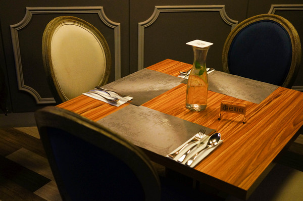 Bistro Smith 咖啡餐酒館：(胖樺食記)台北東區Bistro Smith 咖啡餐酒館。餐點一流環境舒適讓人流連忘返。