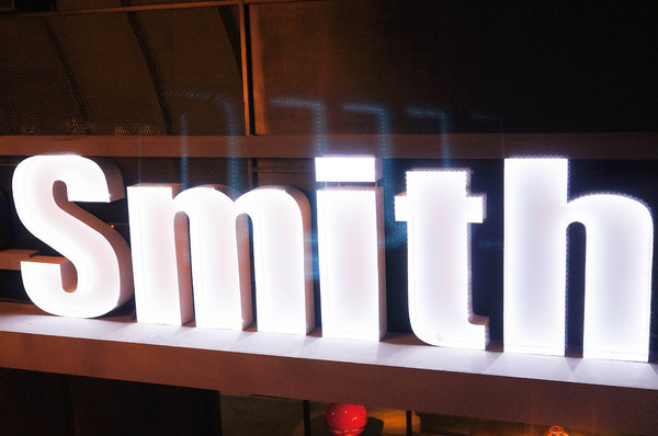 Bistro Smith 咖啡餐酒館：(胖樺食記)台北東區Bistro Smith 咖啡餐酒館。餐點一流環境舒適讓人流連忘返。