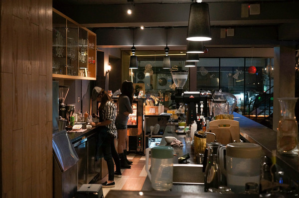 Bistro Smith 咖啡餐酒館：(胖樺食記)台北東區Bistro Smith 咖啡餐酒館。餐點一流環境舒適讓人流連忘返。