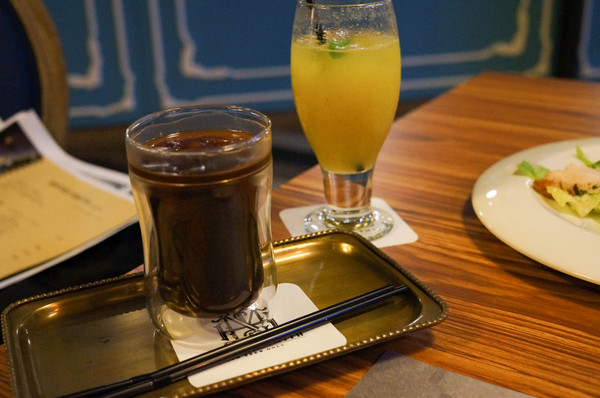 Bistro Smith 咖啡餐酒館：(胖樺食記)台北東區Bistro Smith 咖啡餐酒館。餐點一流環境舒適讓人流連忘返。