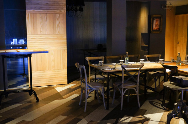 Bistro Smith 咖啡餐酒館：(胖樺食記)台北東區Bistro Smith 咖啡餐酒館。餐點一流環境舒適讓人流連忘返。