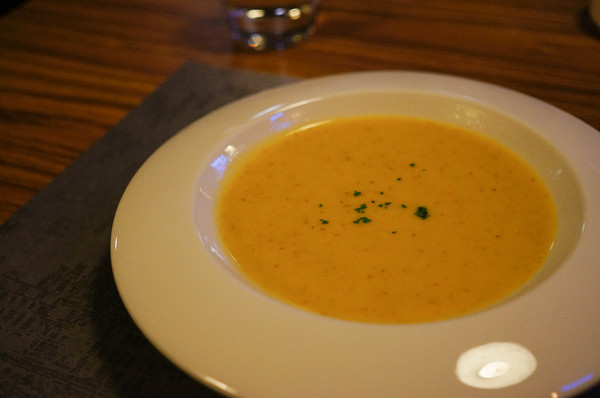 Bistro Smith 咖啡餐酒館：(胖樺食記)台北東區Bistro Smith 咖啡餐酒館。餐點一流環境舒適讓人流連忘返。