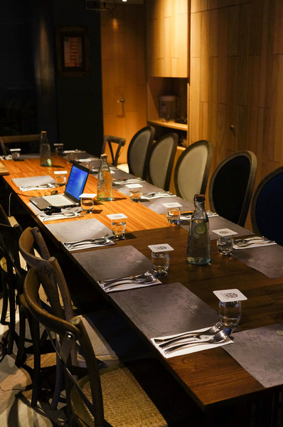 Bistro Smith 咖啡餐酒館：(胖樺食記)台北東區Bistro Smith 咖啡餐酒館。餐點一流環境舒適讓人流連忘返。