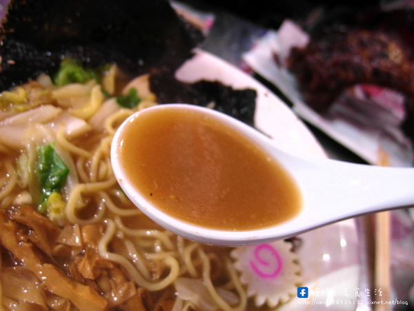 不二拉麵聯盟：〖台中│美食〗不二拉麵聯盟 ❤ 價格不貴，份量大到破錶的鬼爪拉麵，讓你大快朵頤!!因人潮眾多~排隊加等候時間至少快兩個小時!!