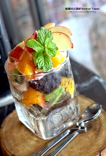 義麵坊小酒吧Bistrot Taipei：【松菸 餐酒館／捷運市政府站 美食】放鬆心情小酌吃吃喝喝聊天好去處!! ✿✿ 義麵坊小酒吧 Bistrot Taipei ✿✿