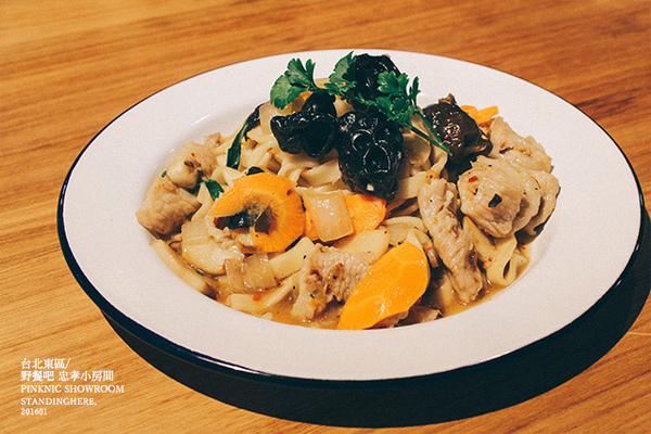 野餐吧 忠孝小房間:台北_ Pinknic 野餐吧忠孝小房間, 巷弄裡的生活餐酒館