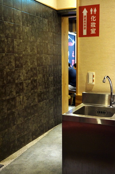 北海道えびそば一幻 台灣：(胖樺食記)信義區來自北海道”えびそば一幻拉麵台灣”。名不虛傳的蝦味十足。