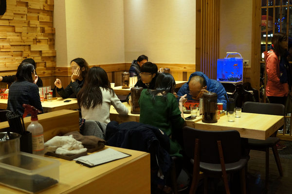 北海道えびそば一幻 台灣：(胖樺食記)信義區來自北海道”えびそば一幻拉麵台灣”。名不虛傳的蝦味十足。