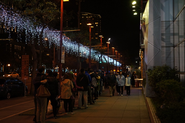 北海道えびそば一幻 台灣：(胖樺食記)信義區來自北海道”えびそば一幻拉麵台灣”。名不虛傳的蝦味十足。