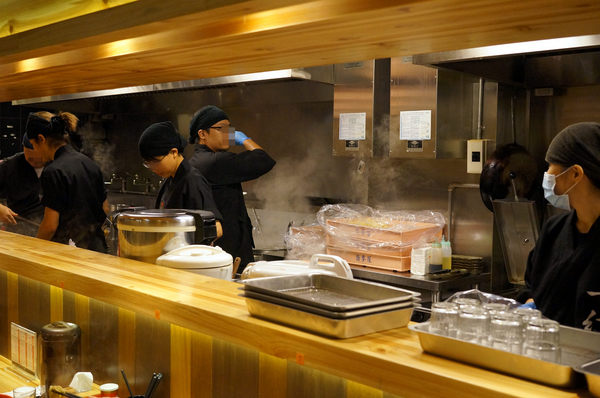 北海道えびそば一幻 台灣：(胖樺食記)信義區來自北海道”えびそば一幻拉麵台灣”。名不虛傳的蝦味十足。