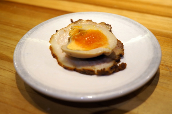 北海道えびそば一幻 台灣：(胖樺食記)信義區來自北海道”えびそば一幻拉麵台灣”。名不虛傳的蝦味十足。