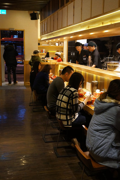 北海道えびそば一幻 台灣：(胖樺食記)信義區來自北海道”えびそば一幻拉麵台灣”。名不虛傳的蝦味十足。