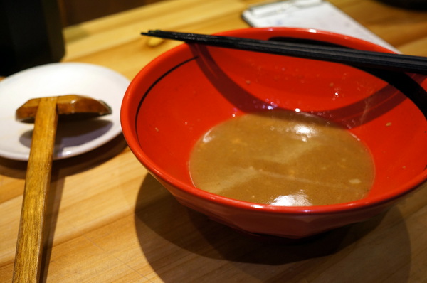 北海道えびそば一幻 台灣：(胖樺食記)信義區來自北海道”えびそば一幻拉麵台灣”。名不虛傳的蝦味十足。