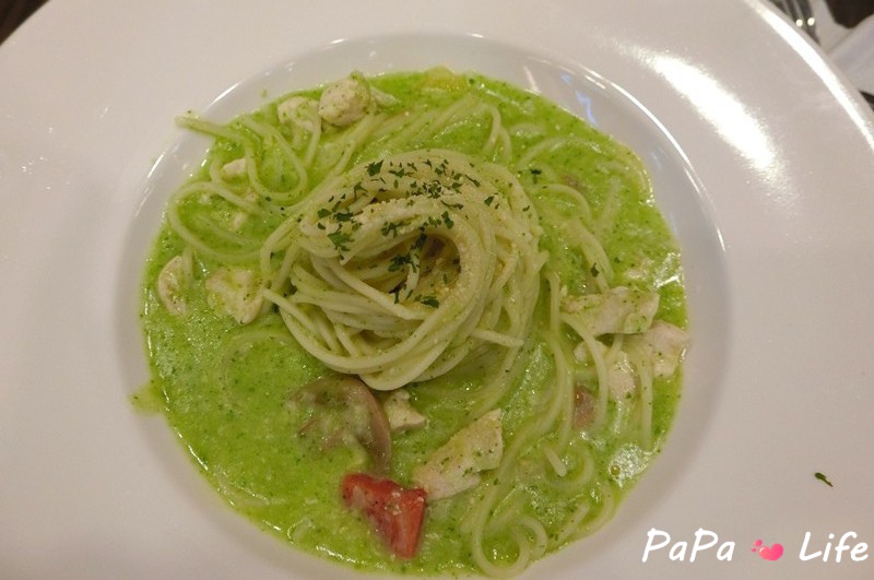 羅勒青醬雞肉義大利麵.JPG