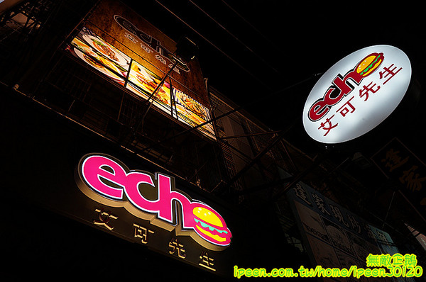 艾可先生漢堡餐廳(逢甲店):【台中-西屯區】手工漢堡肉x花生醬..擁有法式靈魂的美式漢堡..氣泡飲料.無限暢飲!~大推達拉斯牛小排燉飯(辣).花生醬燒烤堡.泰式甜辣雞翅...《艾可先生漢堡餐廳(逢甲店)》