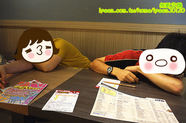 艾可先生漢堡餐廳(逢甲店):【台中-西屯區】手工漢堡肉x花生醬..擁有法式靈魂的美式漢堡..氣泡飲料.無限暢飲!~大推達拉斯牛小排燉飯(辣).花生醬燒烤堡.泰式甜辣雞翅...《艾可先生漢堡餐廳(逢甲店)》