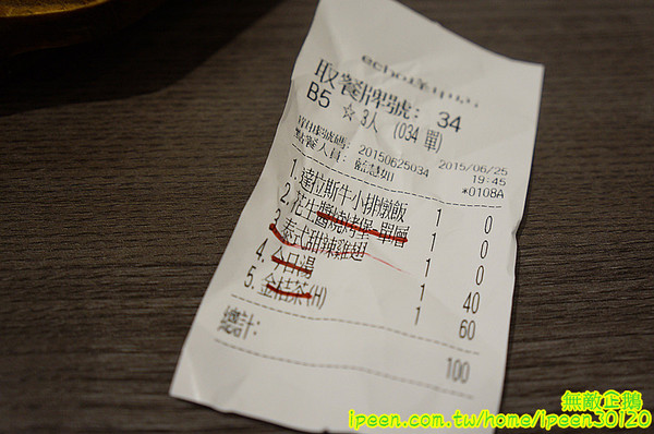 艾可先生漢堡餐廳(逢甲店):【台中-西屯區】手工漢堡肉x花生醬..擁有法式靈魂的美式漢堡..氣泡飲料.無限暢飲!~大推達拉斯牛小排燉飯(辣).花生醬燒烤堡.泰式甜辣雞翅...《艾可先生漢堡餐廳(逢甲店)》