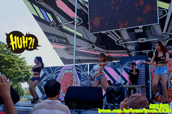 戀愛廣場 & 遊艇碼頭 & 碧海碼頭:【台南-安平區】可以看到對面的林默娘公園...走到底還有戀愛廣場喔!~《碧海碼頭》